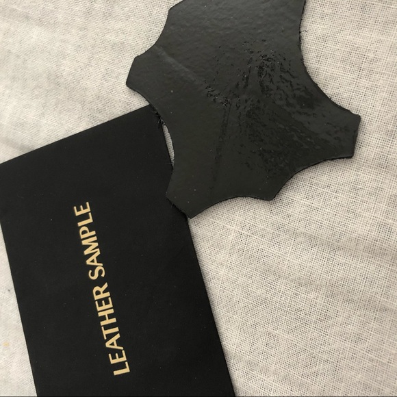 Versace Versus patent leather purse, lion hardware - Picture 10 of 11